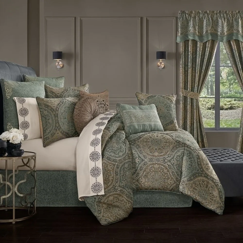 J. Queen New York Dorset California Comforter Set. - King NWT